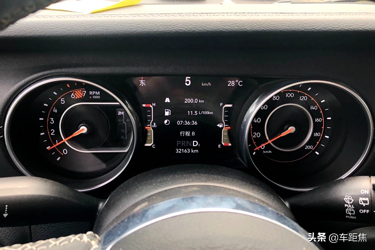 感受牧马人第一视角,牧马人沉浸式体验白色内饰