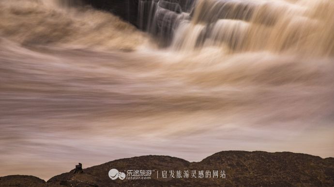 “盖河漩涡，如一壶然。”跃然纸上似惊鸿戏水