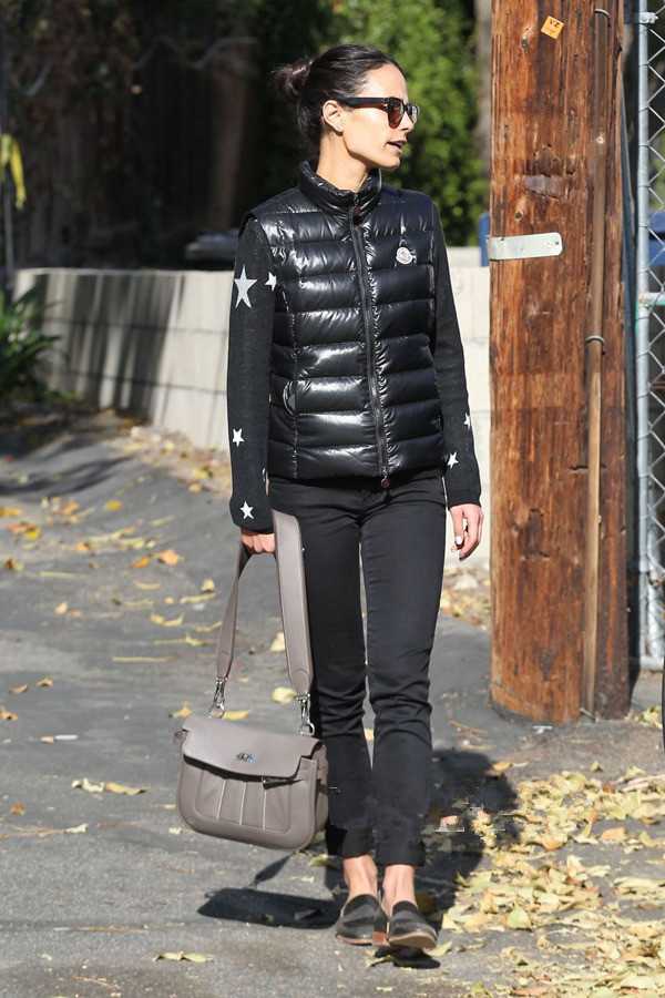 四五十岁的女人穿衣别装嫩,四五十岁的妈妈打扮非常好看