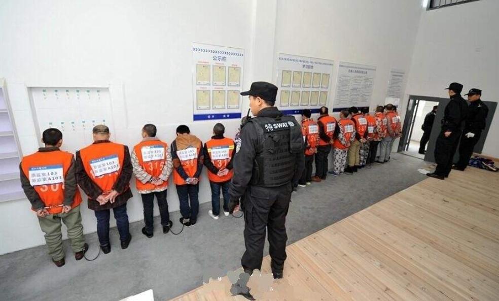 给看守所家人送衣物能穿到吗,看守所什么时间可以给亲人送衣服