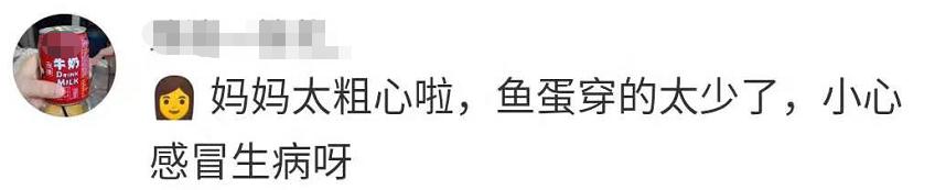 蔡少芬晒与小儿子外出照,蔡少芬带三个孩子和婆婆