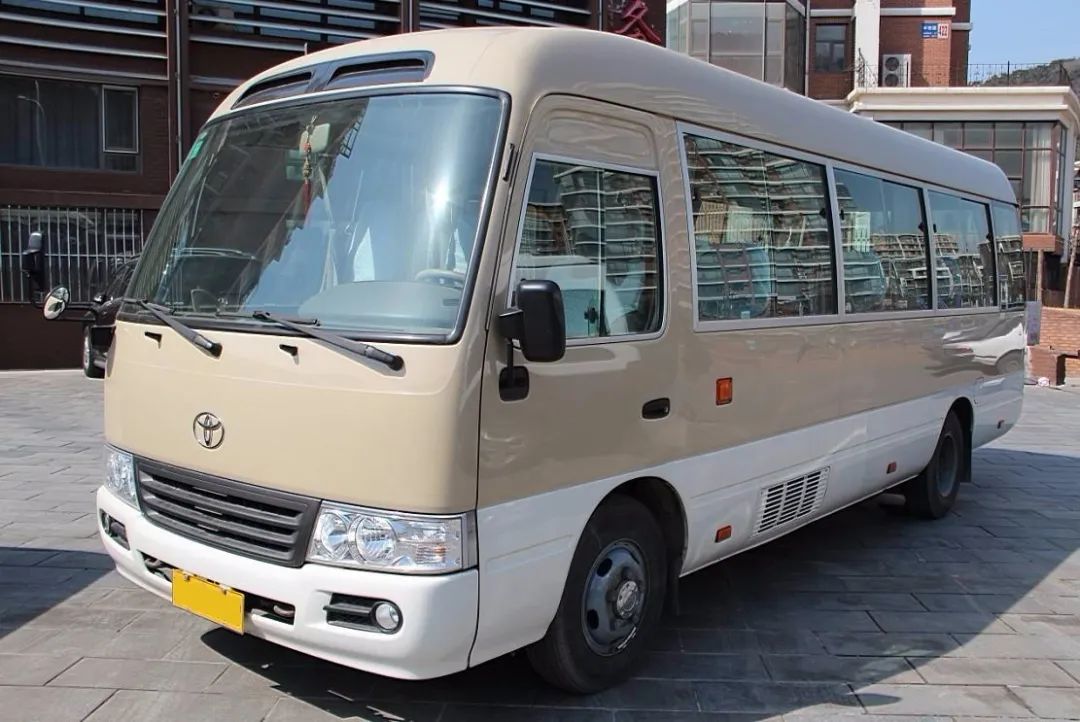 丰田最强的面包车考斯特,丰田考斯特23座中巴车驾驶体验