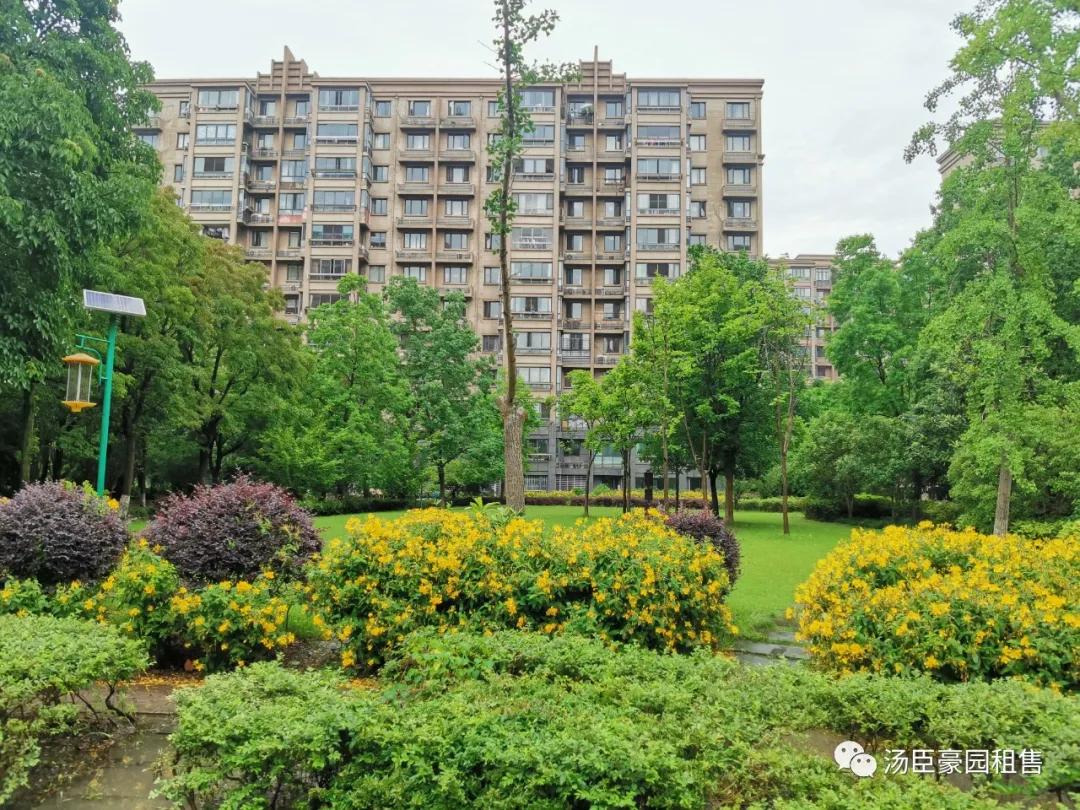 张江汤臣豪园四期新出精装修三房,业主自住保养不错,诚售1800W