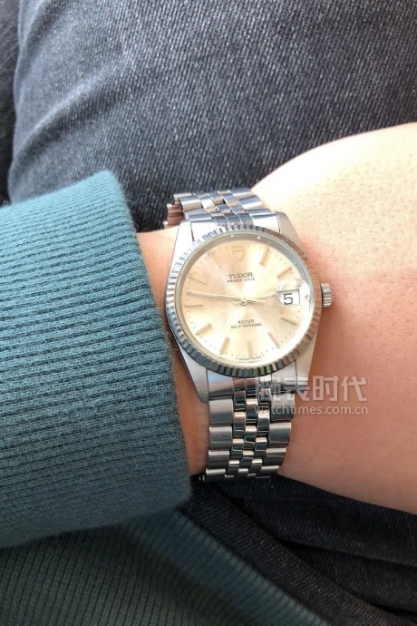 网友晒自己微信好友数量,网友晒1300手表