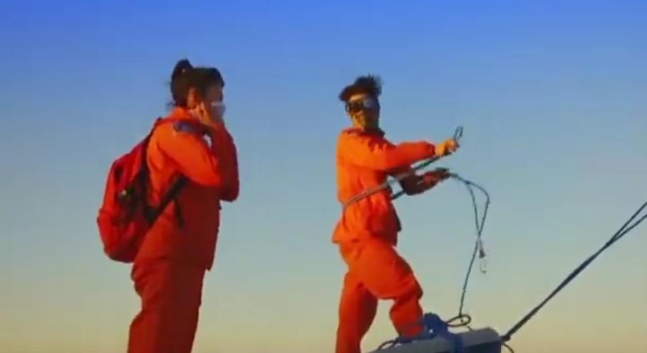 朱正廷滑沙,朱正廷空翻动图