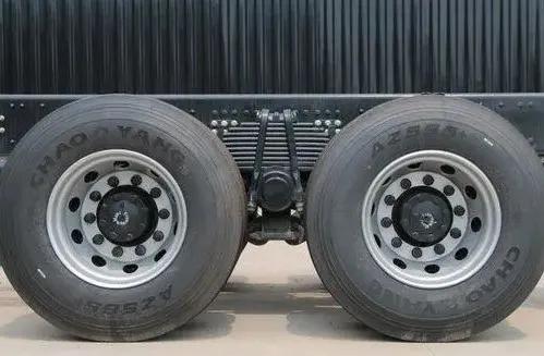 18款解放jh6500马力牵引车怎么样,解放j7对比欧曼est汕德卡旗舰高栏