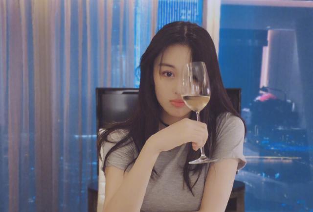 张馨予晒出家里的鞋,张馨予所有的同款东西