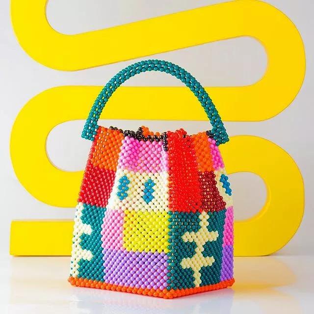 2020冬天流行什么包包款式,今年流行的串珠包