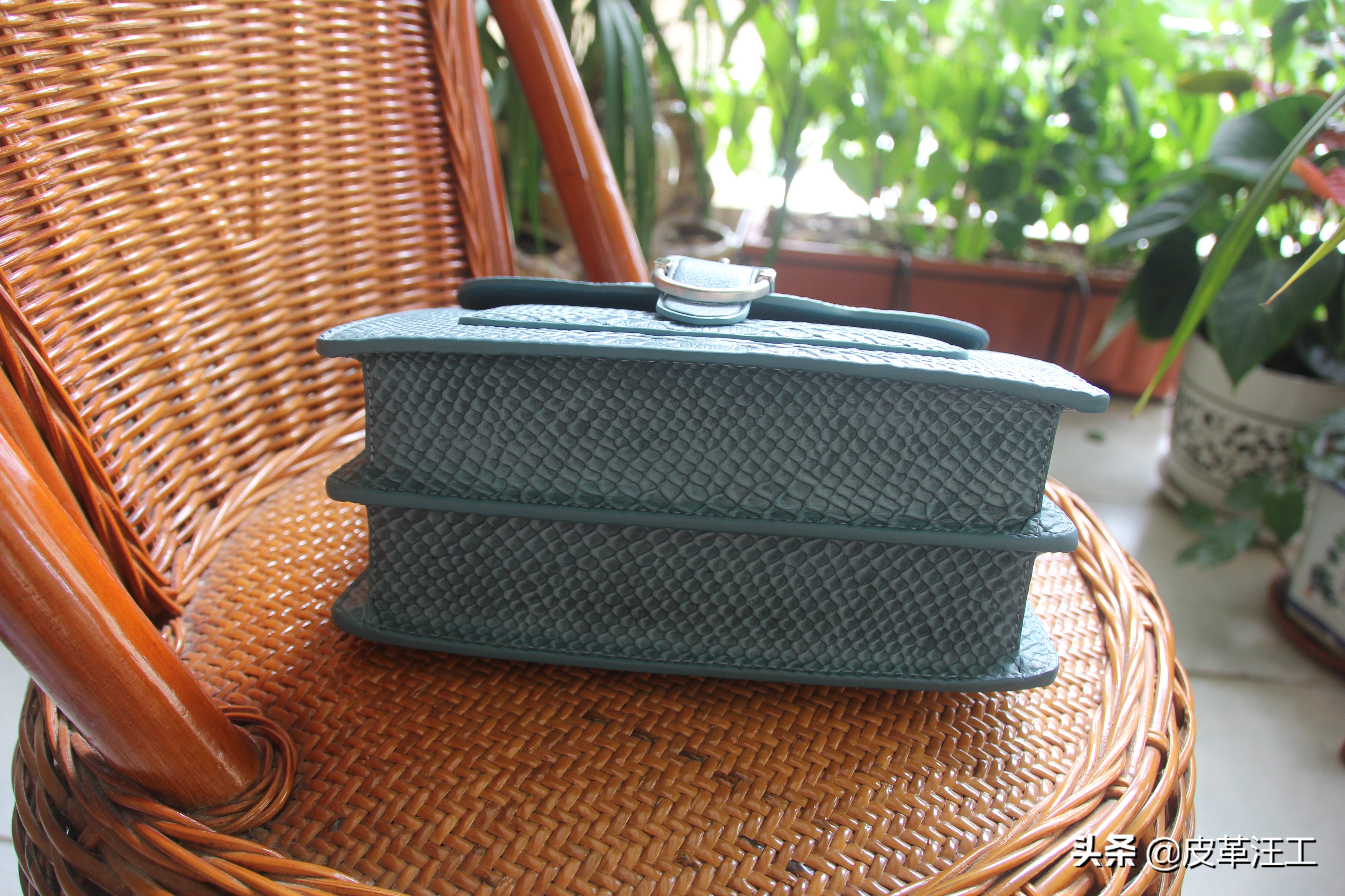 官方正品牛皮女包秋冬百搭款,各种蛇纹真皮气质女包