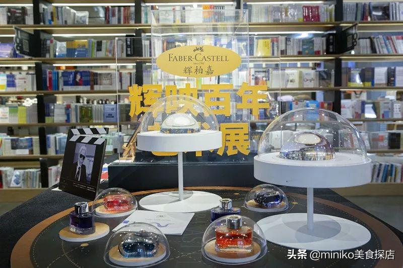 言几又成都IFS店三周年“光影书景”重塑未来空间