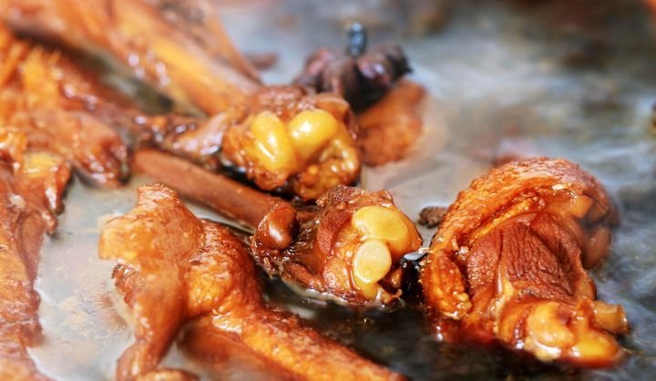 卤肉颜色红亮冷后不发黑的技巧,卤肉出锅后容易氧化发黑怎么办