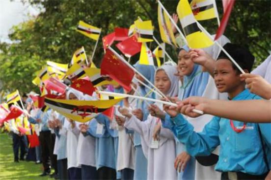 文莱为什么人口比新加坡少那么多,为什么去文莱旅游