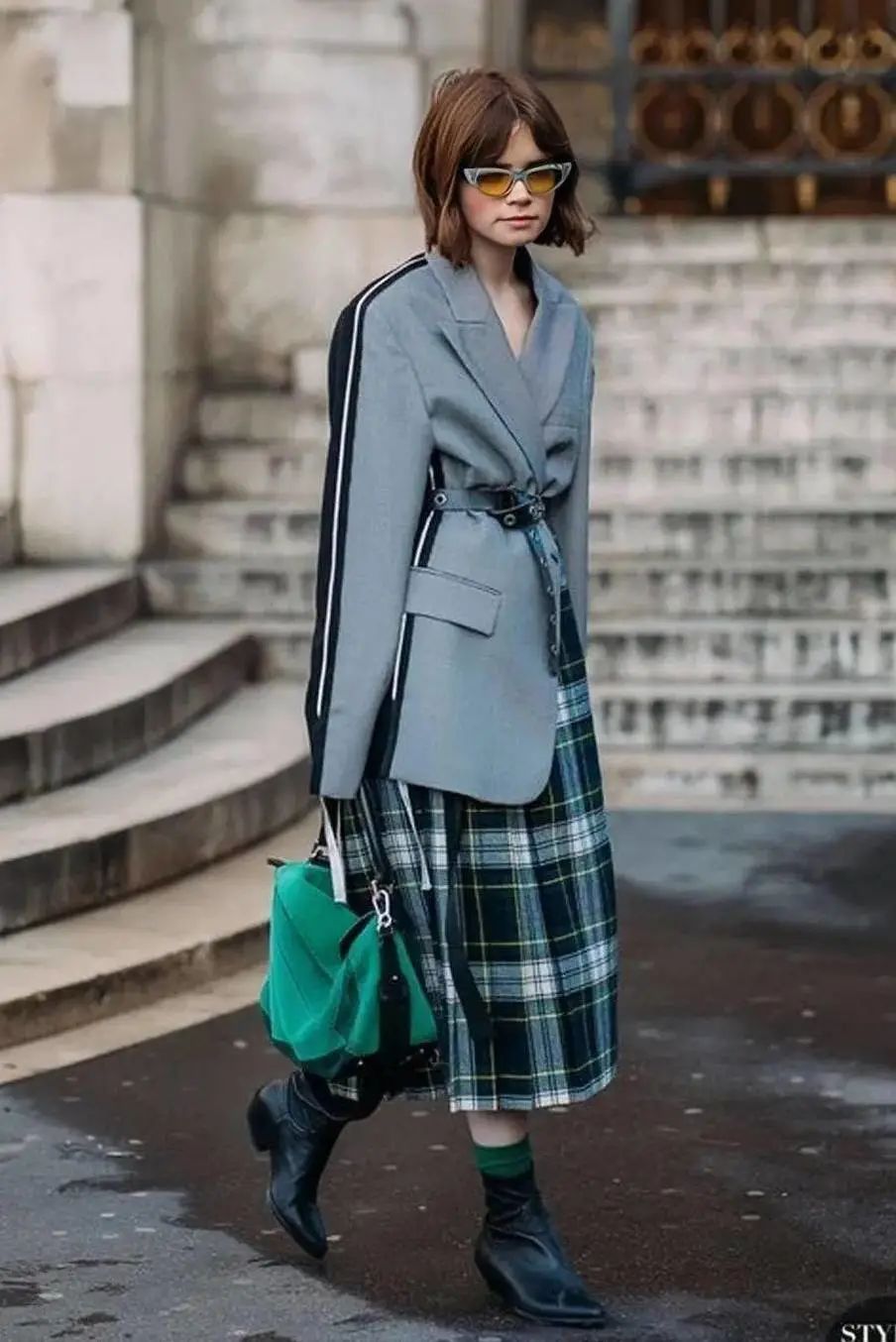 别再露脚踝了,今冬不流行露脚踝了露袜才更时髦