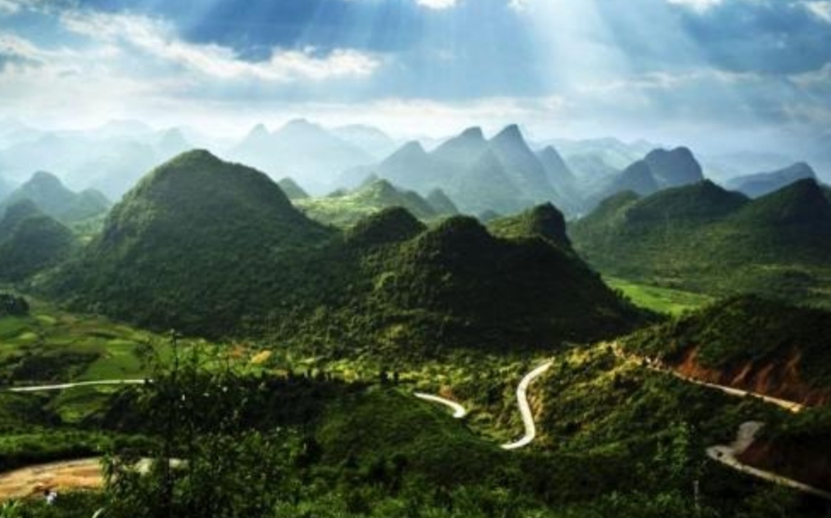 毛*东泽**用典最多的一首诗，历数故乡山水名胜，尽显炽热家国情怀