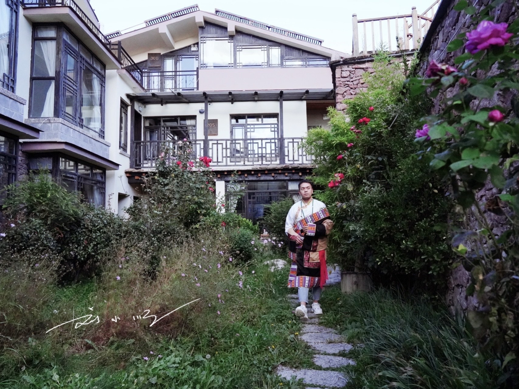香格里拉看雪山住宿,云南花间堂旅游