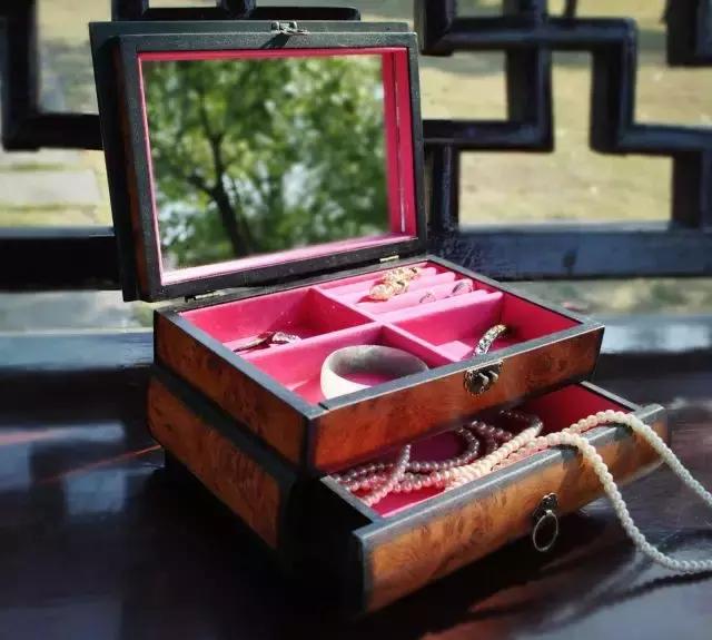 古人真的像电视剧里一样端庄吗,古代的化妆包