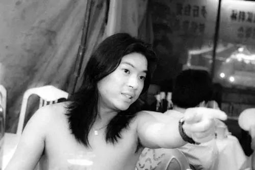 虾米去世,虾米死了是缺氧还是水质太差