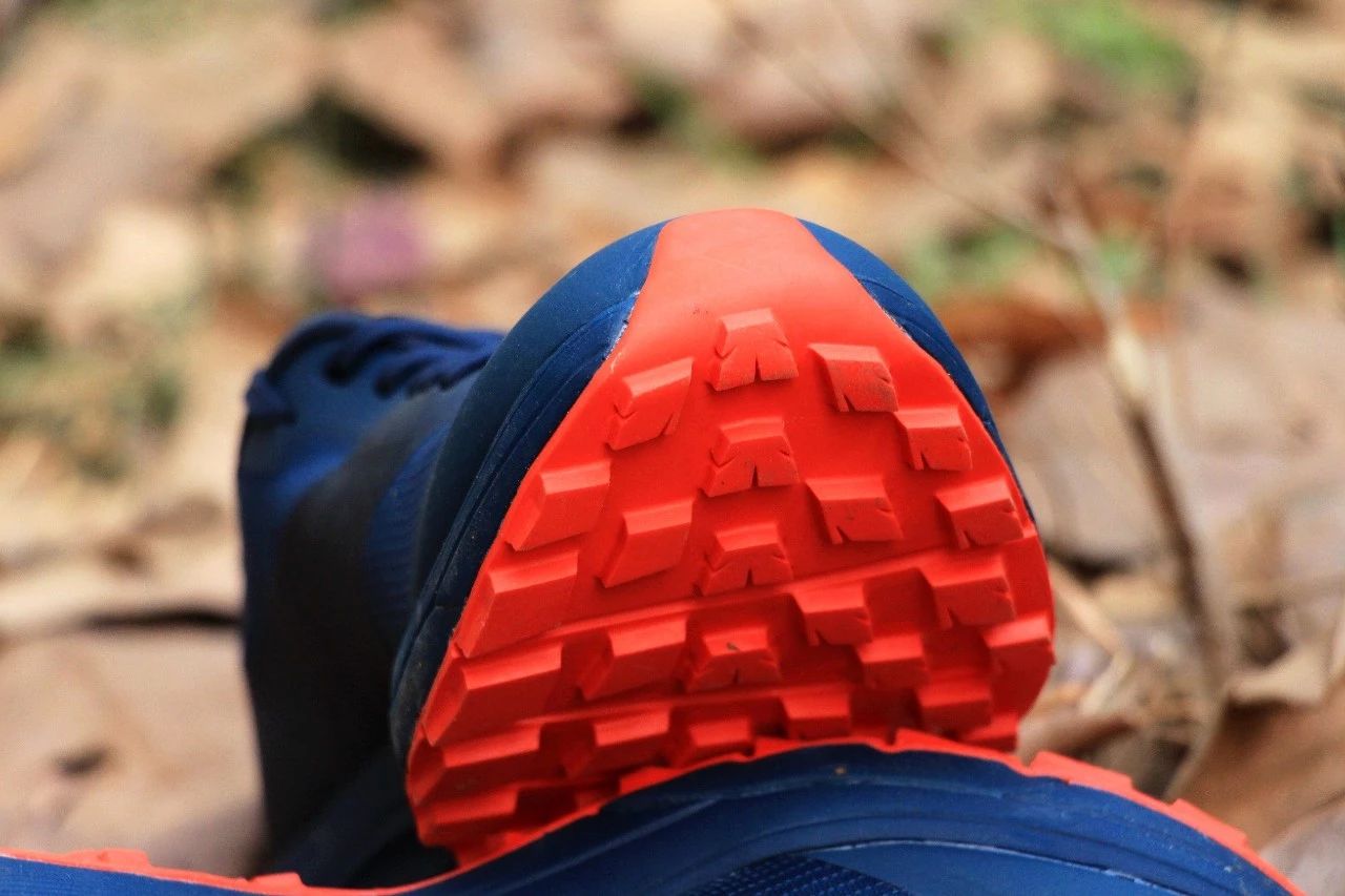 透气耐磨，带你纵横山巅：始祖鸟越野鞋评测