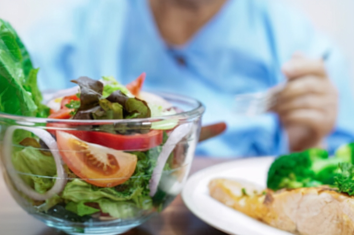 老人身体虚弱无力怎么补充营养,老人身体虚弱适合吃什么食物