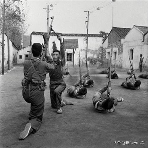 论用枪如何*飞机打**，我们是认真的！（漫画）