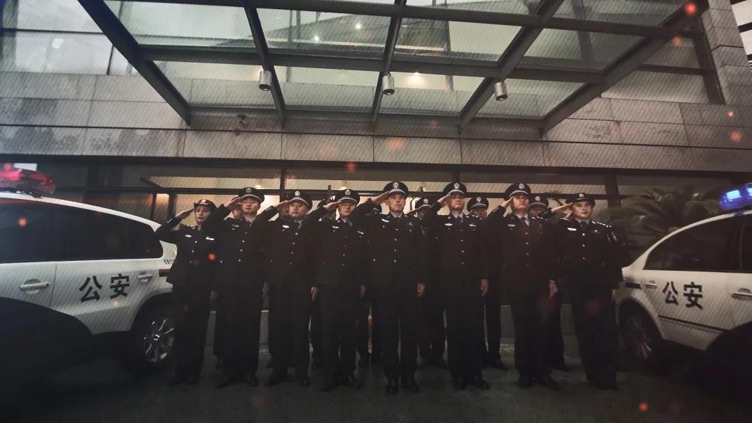 上海铁警全员待命,上海铁警坚守岗位图片