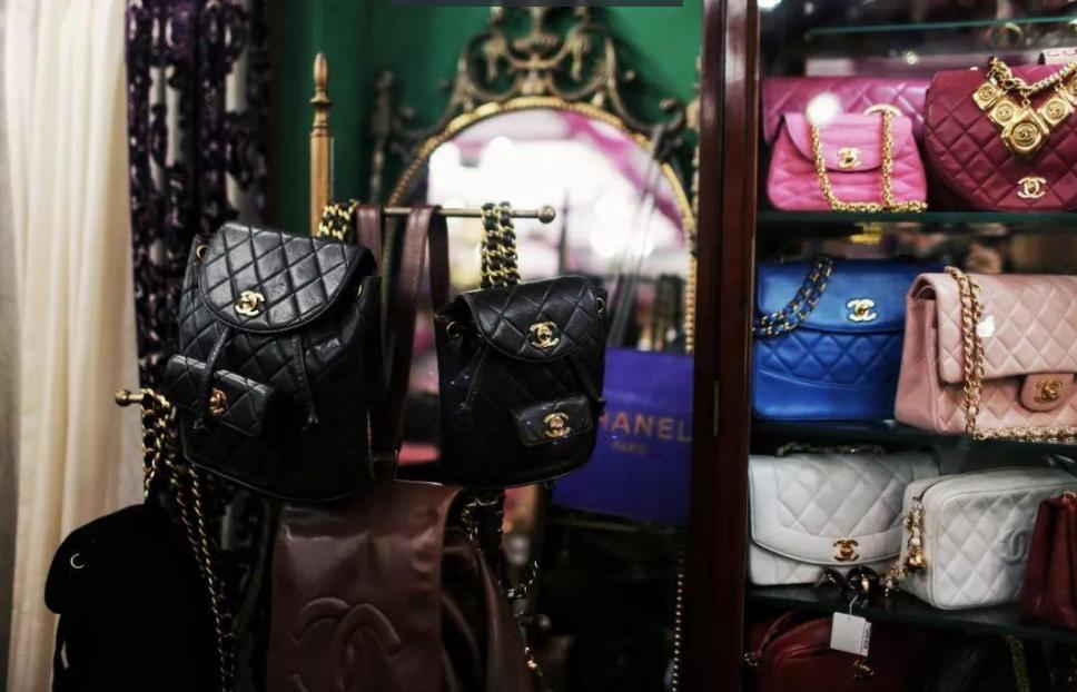 疫情期间,没法去香港买包?不如花千元在国内买一只古董包