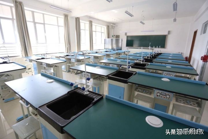乌鲁木齐市第一职业高级中学,乌鲁木齐市第一中学官网