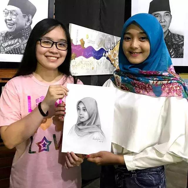 她画的素描比本人还美！比照片还真实，24万网友已被她征服