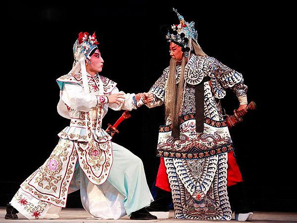 戏曲服装也有很多讲究,戏曲服装的特点和种类是什么