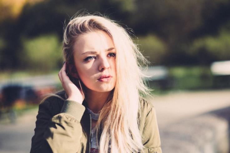 我很内向自卑胆小很害羞不敢说话,一个内心自卑的人怎么改变