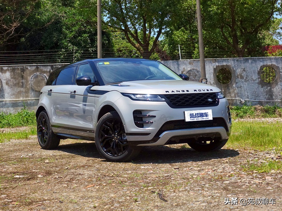 有颜值之后，空间也变得更宽敞，试驾路虎揽胜极光L