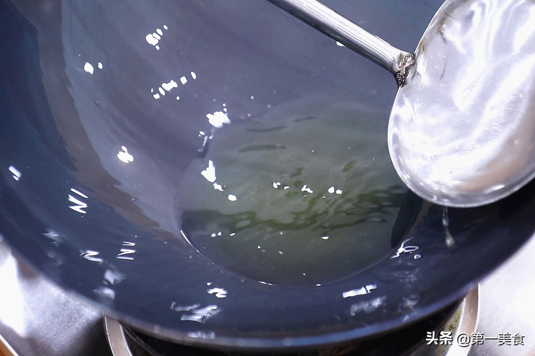 新铁锅怎么用不黑锅,新铁锅有什么办法不生锈不黑锅