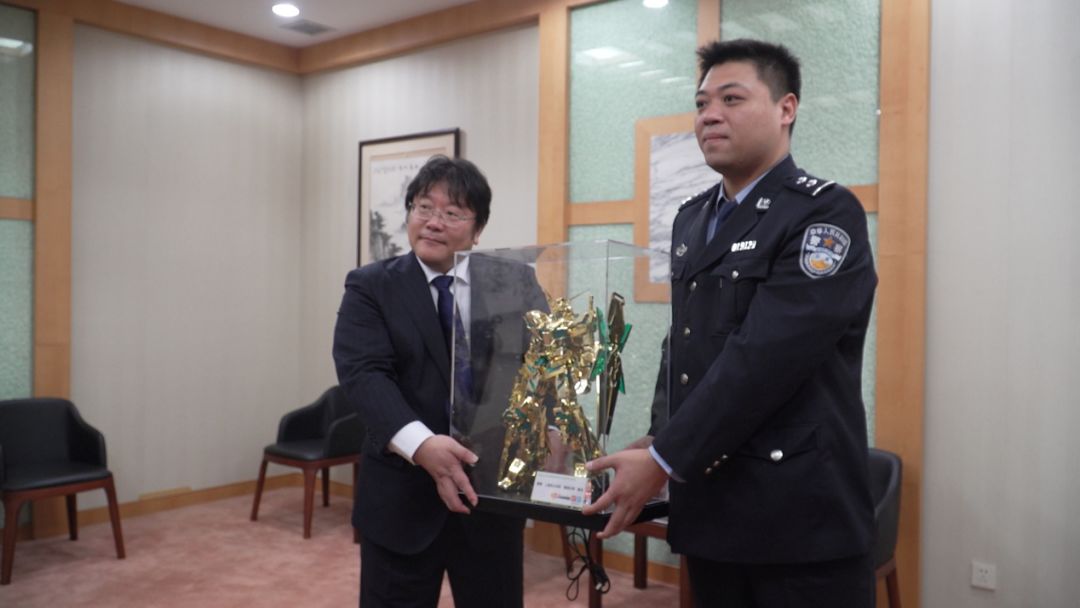 民警查获一亿假手办,警方破获假手办