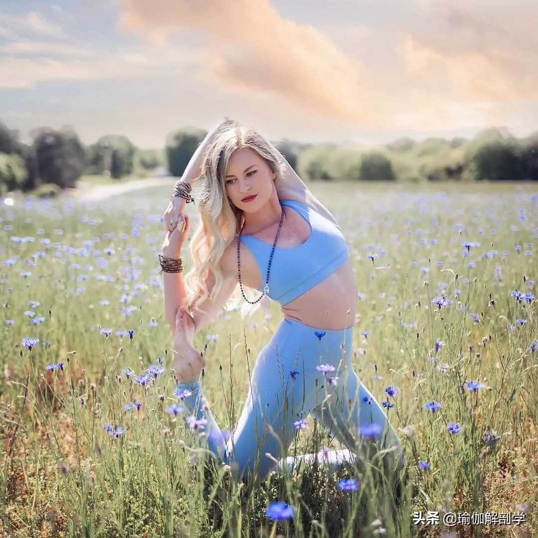 背部紧张练哪些瑜伽体式,经典练瑜伽轻松缓解背部疼痛技巧