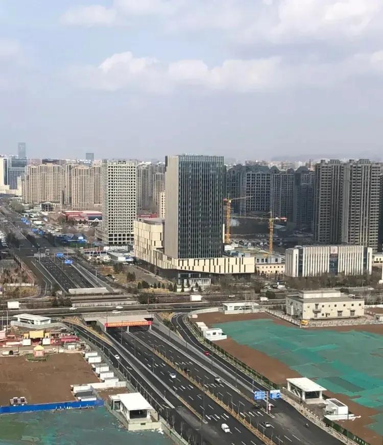 这里象征龙城太原的“龙心”？！