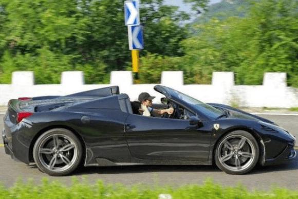 张一山开车完整视频,张一山开跑车视频