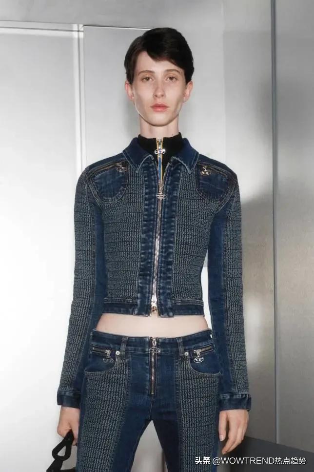 鍜枃鍤煎瓧琛ｆ湇,鍜枃鍤煎瓧2004