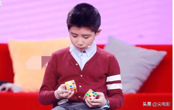 极限魔方少年惊呆外国人,极限魔方挑战80级难度魔方