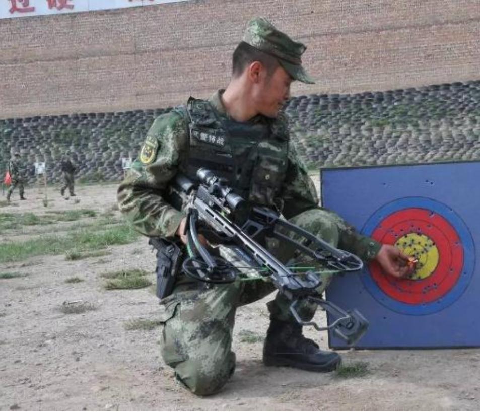 中国特种兵使用的十字弓弩，可一箭射碎水牛头骨，比95步枪还贵