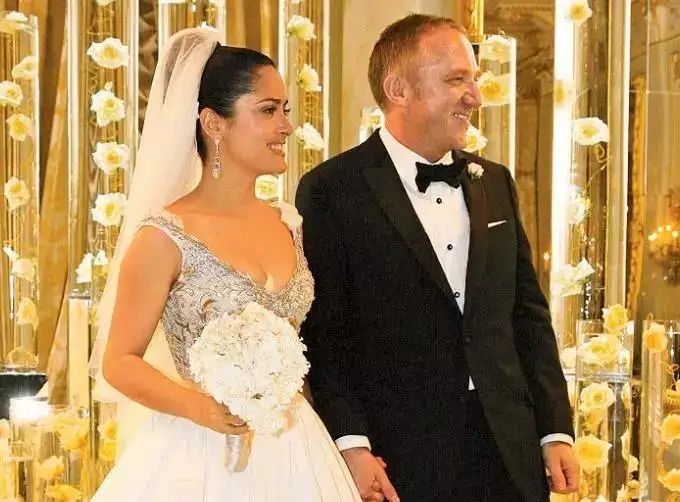 全球第一美胸到gucci老板娘，43岁身价超2300亿，她究竟有多美？