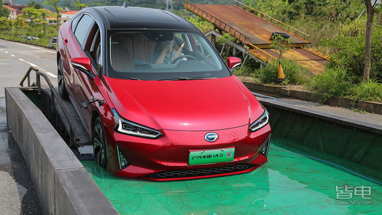 纯电的车涉水能力怎么样,新能源车涉水短路会怎样