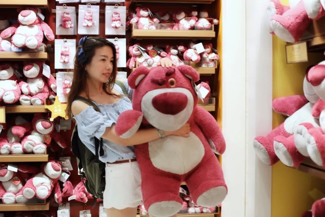 暑假两个人旅游要花多少钱,暑假两人去迪士尼多少钱