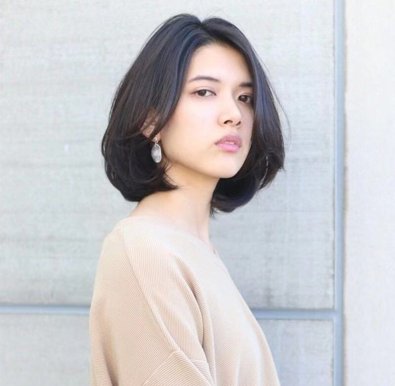 颧骨高的女生留什么发型,颧骨高女生适合留什么发型