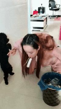 搞笑gif段子妹子你太皮了,搞笑gif段子妹子有点太淘气了