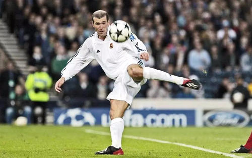 齐达内天外飞仙球场的反应,2000年欧冠决赛齐达内天外飞仙