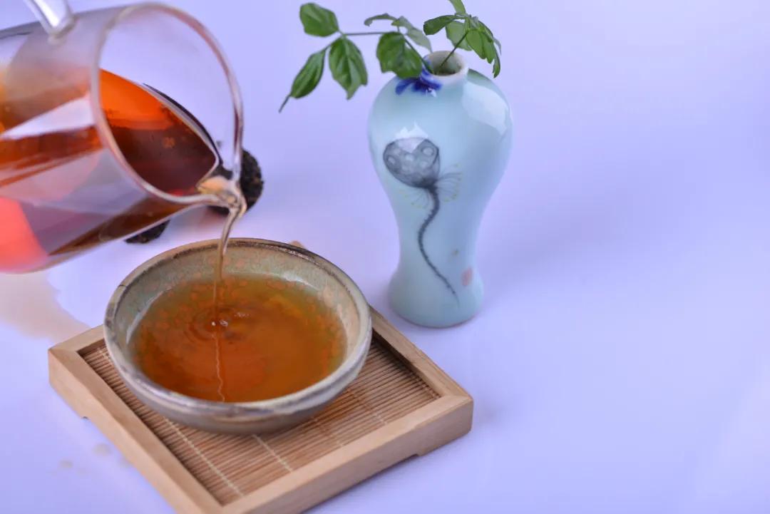 粗老茶怎么冲泡好喝又简单,老茶怎么越喝越口干