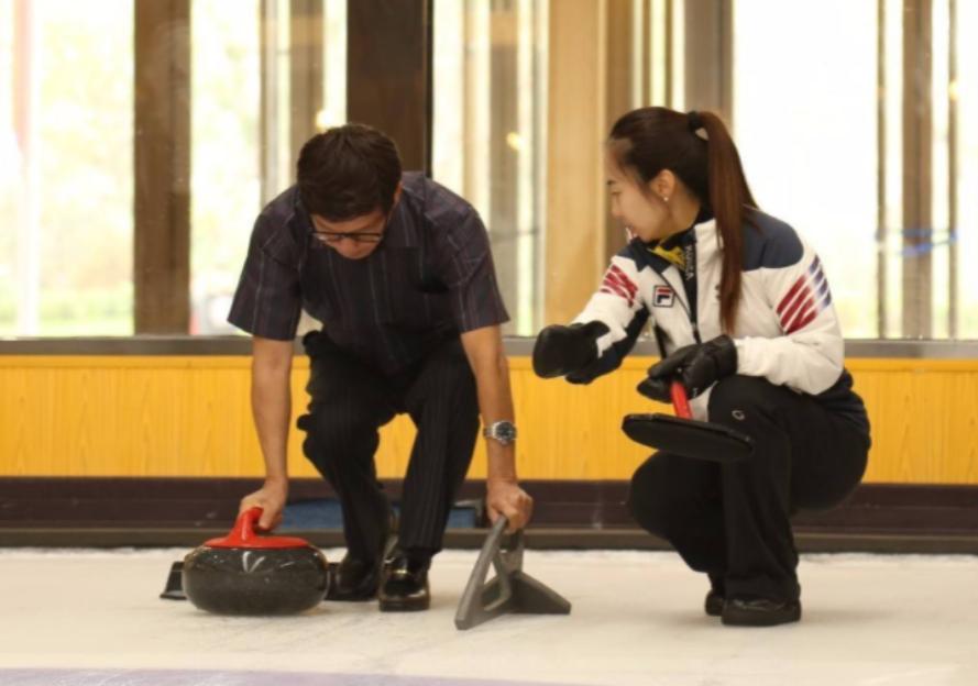 韩国美女冰壶队长倒追中国运动员,韩国冰壶女神倒追中国穷小伙