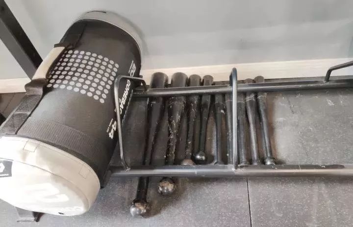 国内健身教练培训机,设备最全健身房