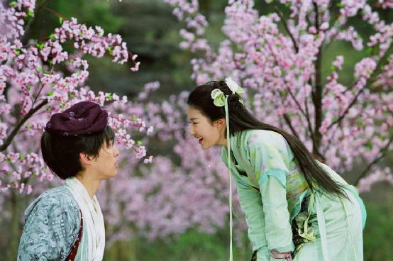 胡歌刘诗诗是唐人影视的艺人吗,以前的演员胡歌刘诗诗