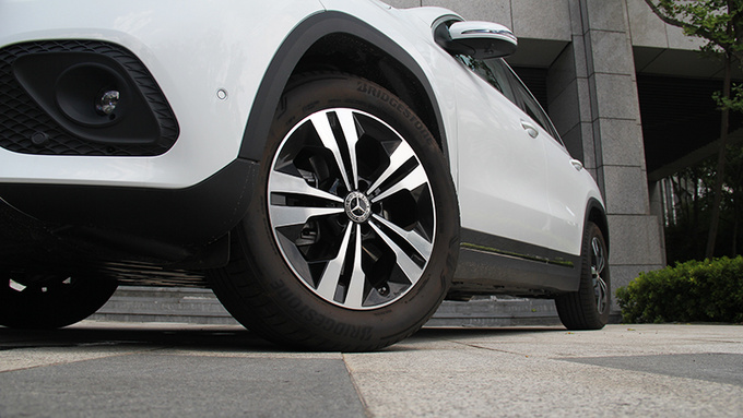 奔驰gla200排量多大,奔驰gla2004matic